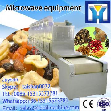 Fast continuous microwave drying and sterilization machine for ginger